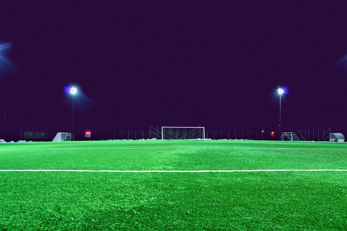 Vue extérieure d'un stade de football professionnel moderne