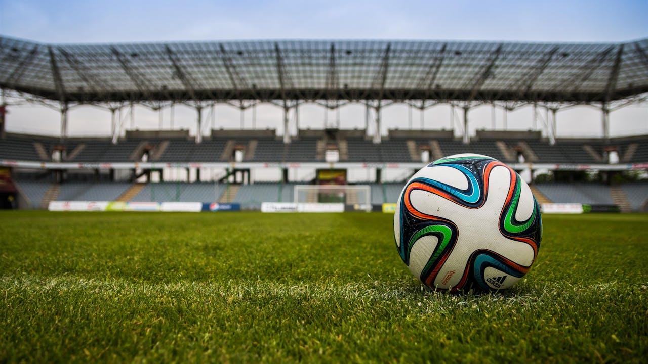Stade de football prêt pour la saison sportive